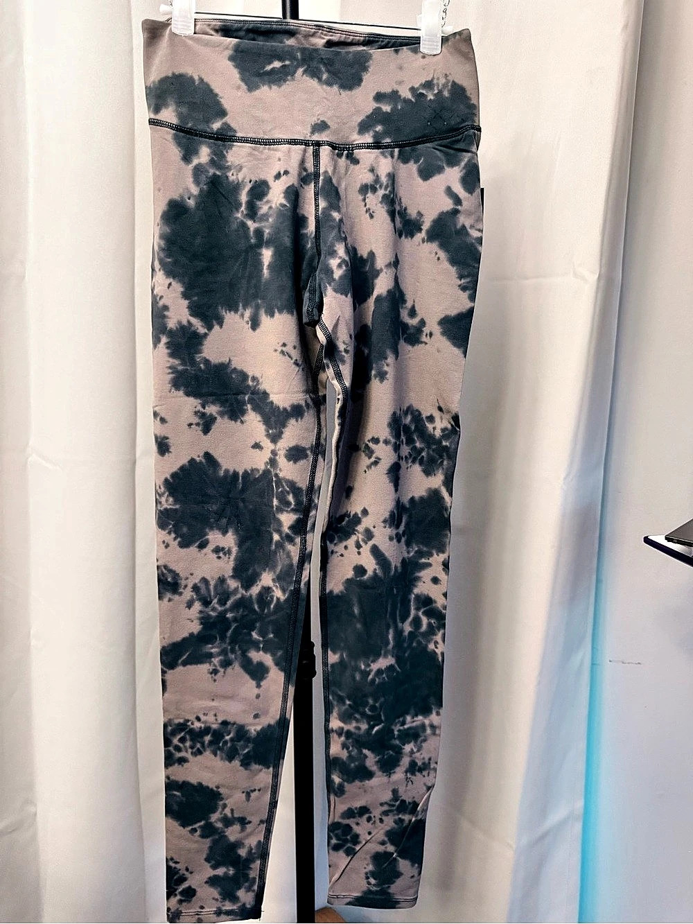 mono b Tie Dye High Waist Legging in Gray & Black Size Small